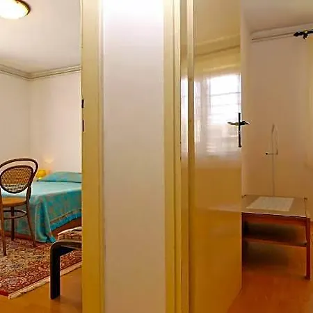 1557 Otel
