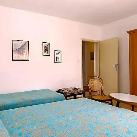 1557 Otel 4*