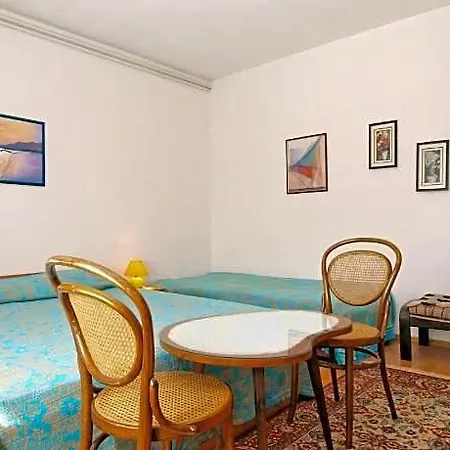 1557 Hotel Banjole