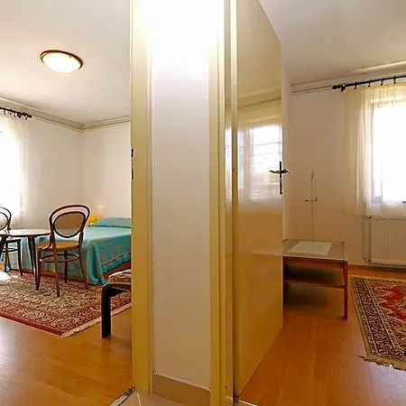 1557 Otel Banjole