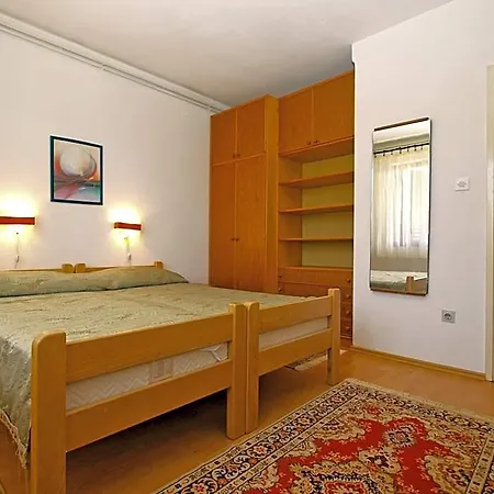 1557 Otel 4*