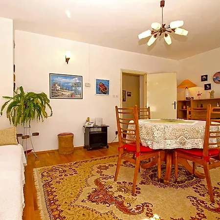 1557 Otel